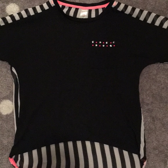 Black and white and a little bit of pink t-shirt - Picture 2 of 4